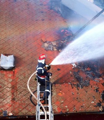 Pompierii atrag atenţia asupra incendiilor din unităţile de cazare